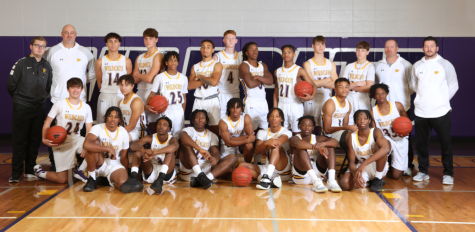 Boys Basketball Team Comes Together to Achieve a Common Goal