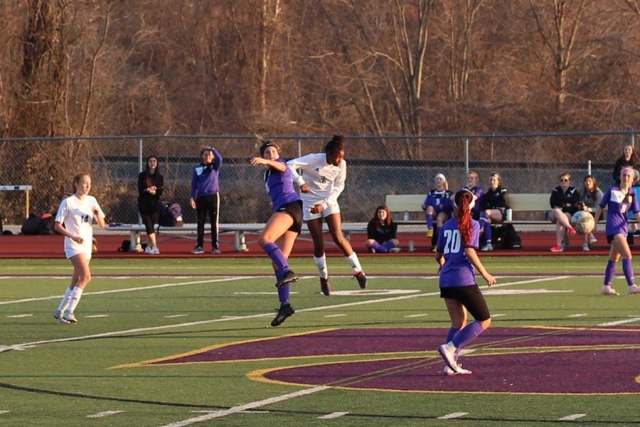 Katy Knusdsen flys high to head the ball